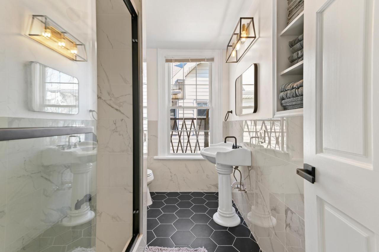 شقة Cozy Gem In The Heart Of East Rock With Free Parking Near Yale And Dt نيو هافن المظهر الخارجي الصورة